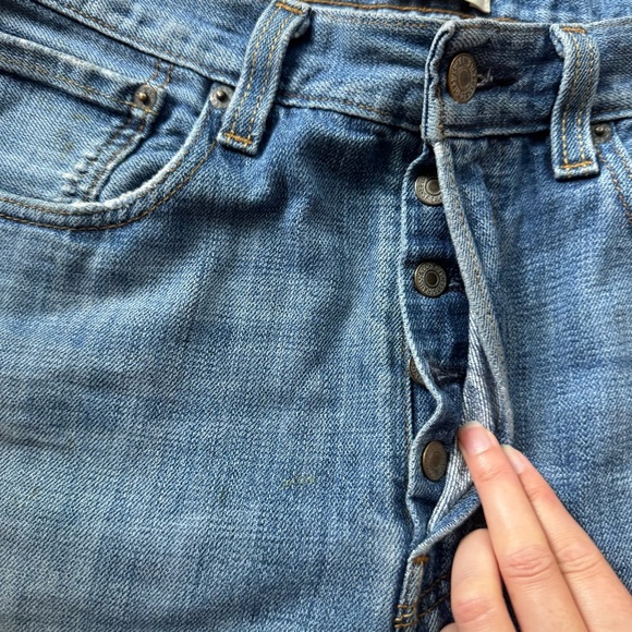 Vintage Levi’s 501 Original Fit Distressed Cut-Off Denim Shorts - Picture 11 of 15